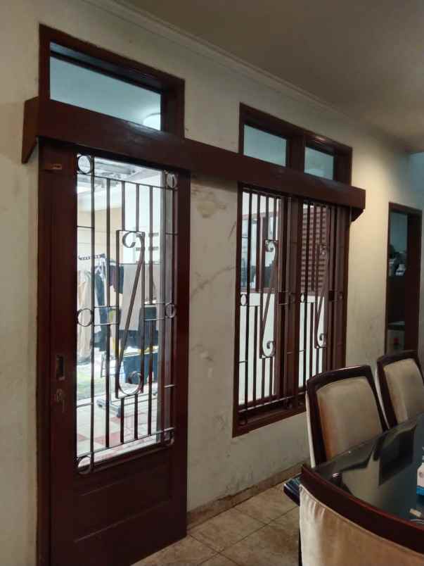 dijual rumah jl raya jatiwaringin