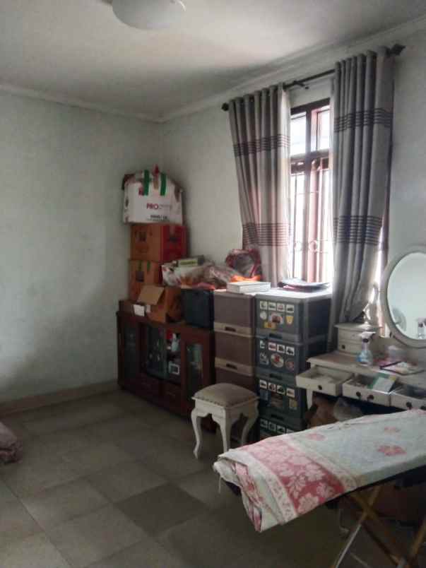 dijual rumah jl raya jatiwaringin