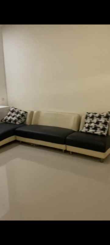 dijual rumah jl semolowaru selatan