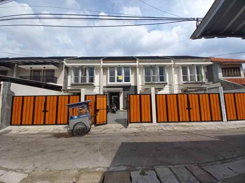 dijual rumah jl setia jatiwaringin
