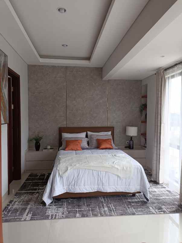 dijual rumah jl setraduta