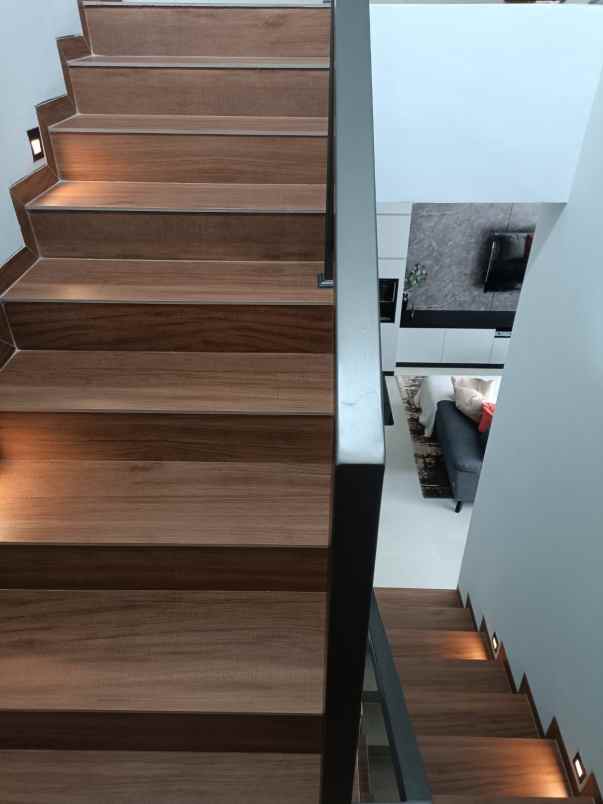 dijual rumah jl setraduta