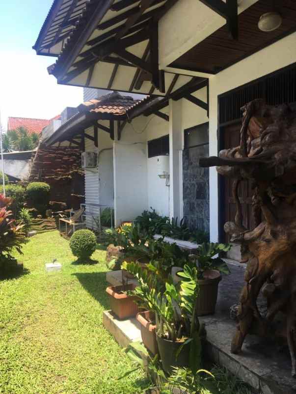 dijual rumah jl situsari