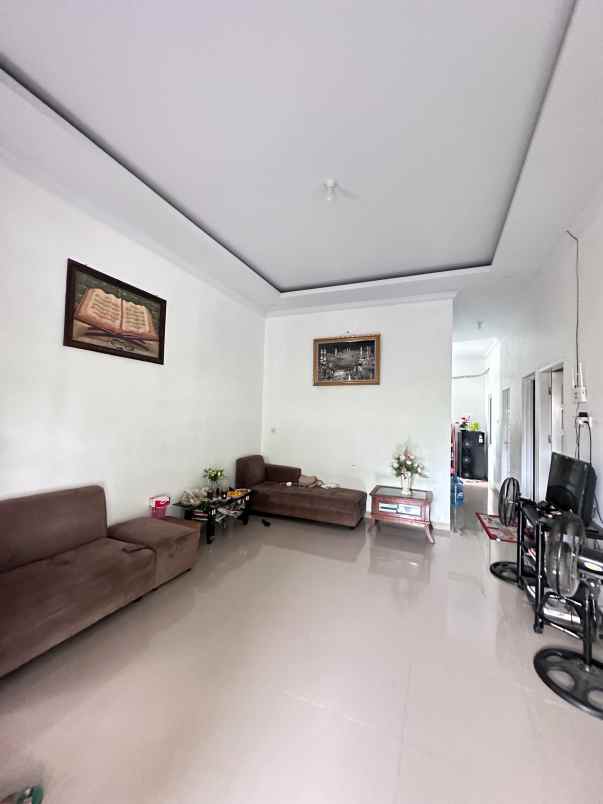 dijual rumah jl sma 8