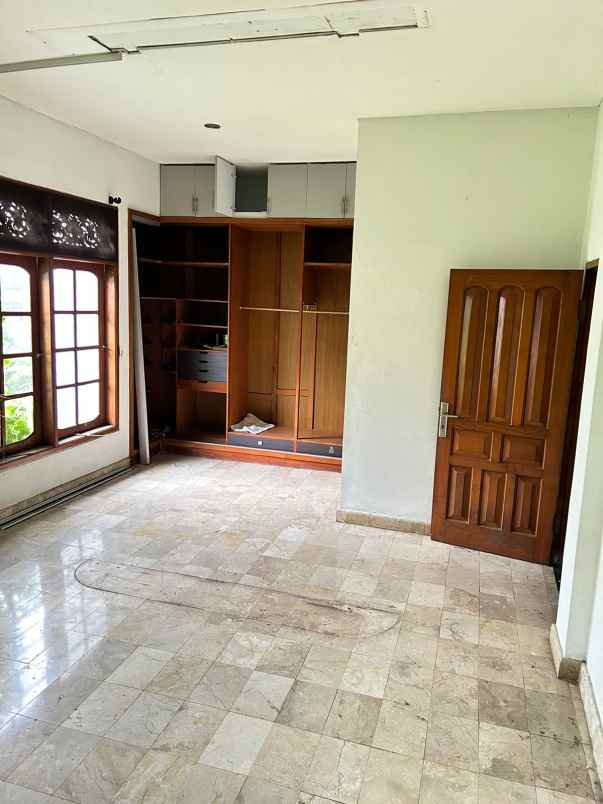 dijual rumah jl suli