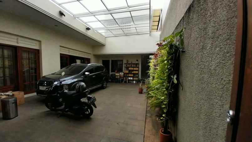 dijual rumah jl taman sunda kelapa