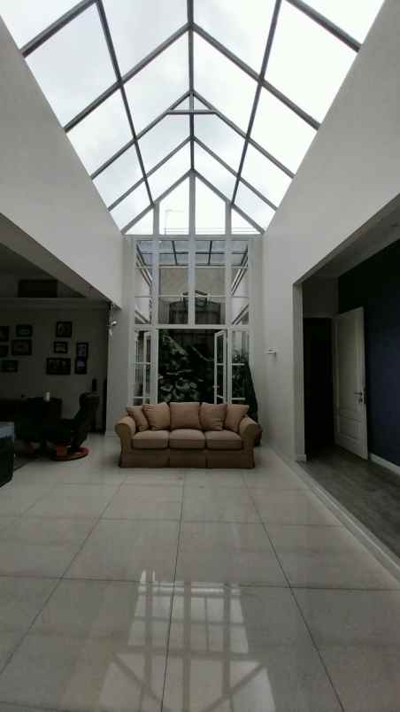 dijual rumah jl taman sunda kelapa