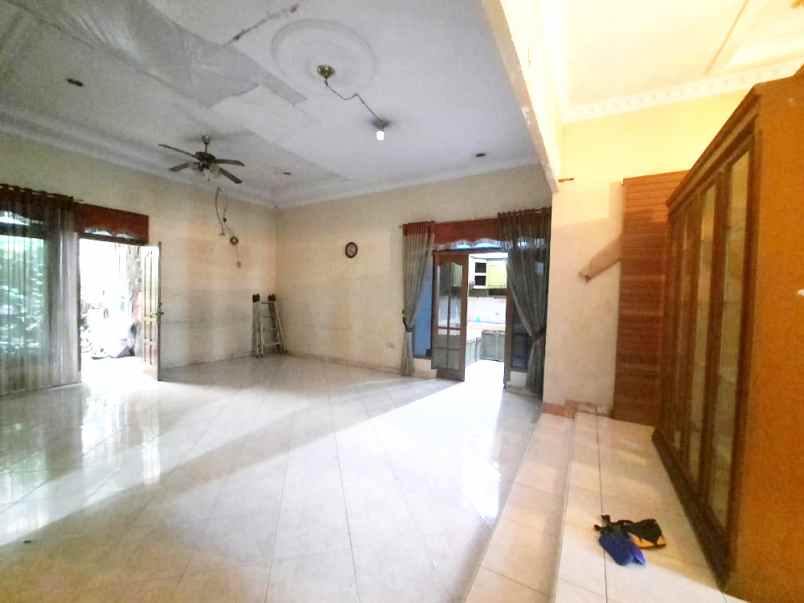 dijual rumah jl utan panjang iii no 1