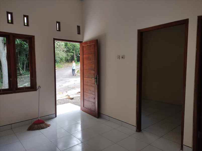 dijual rumah jl wates km 10 sedayu