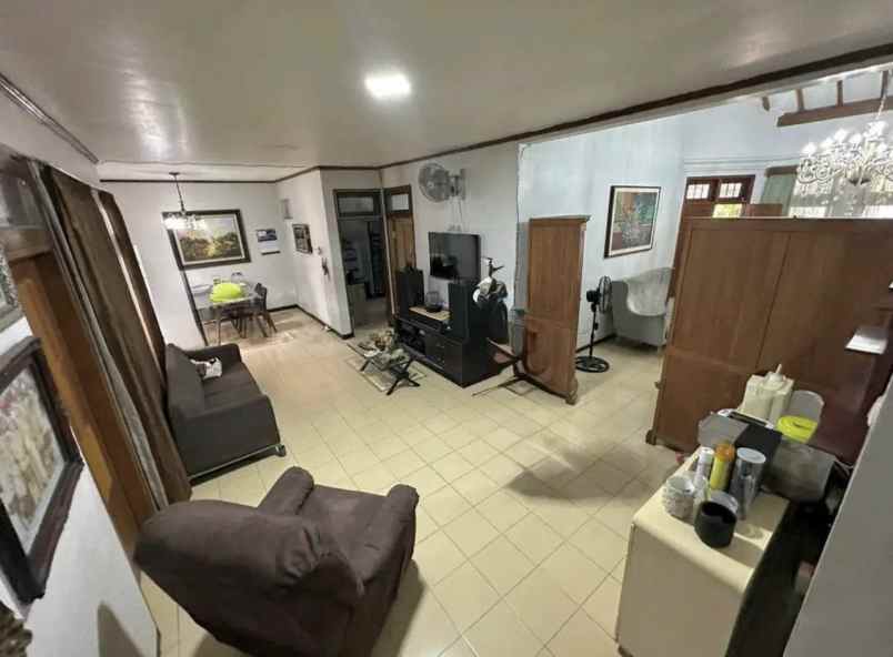 dijual rumah jl wisma menanggal