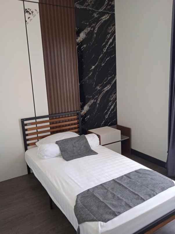 dijual rumah jln hayam wuruk