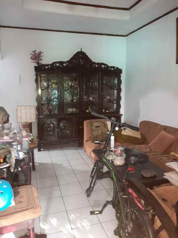 dijual rumah johar baru