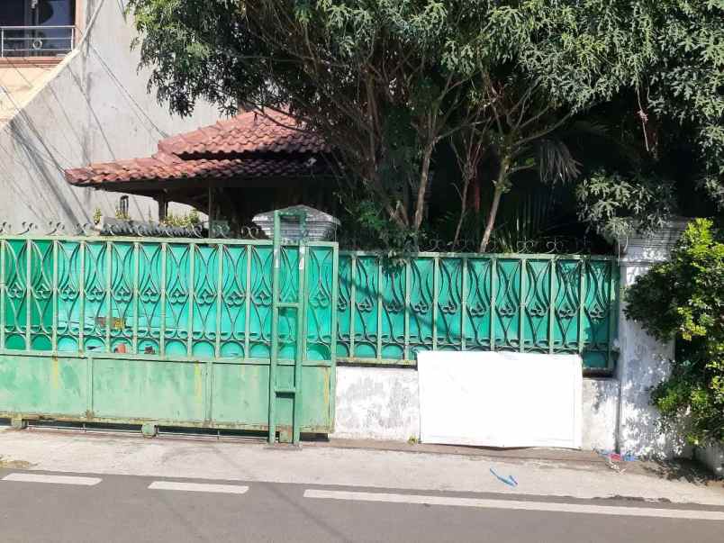 dijual rumah johar baru