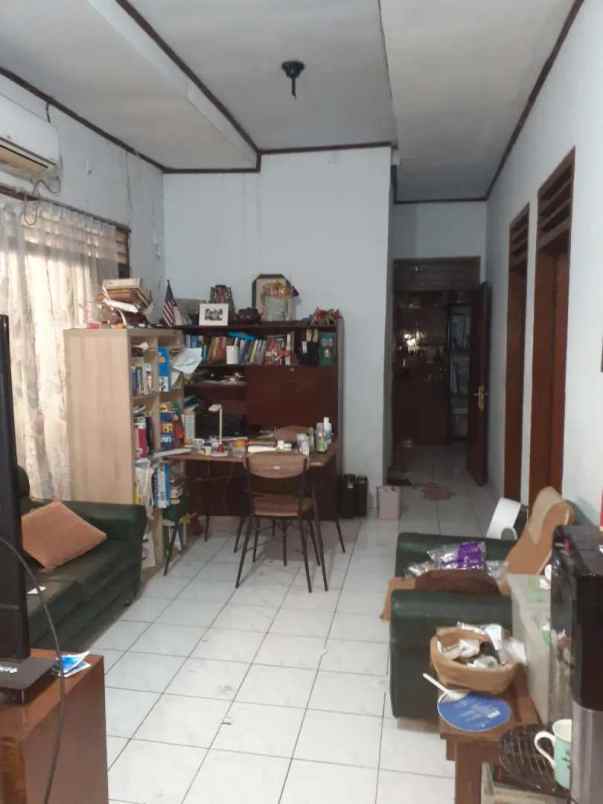 dijual rumah johar baru