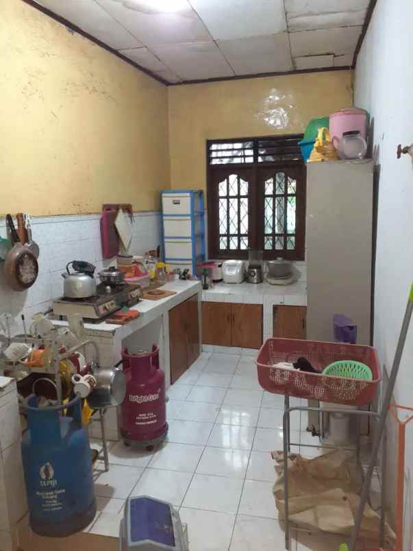 dijual rumah johar baru