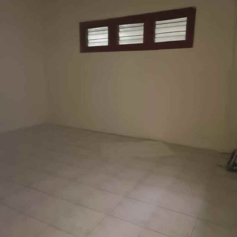 dijual rumah karang empat