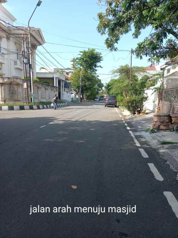 dijual rumah kayu putih