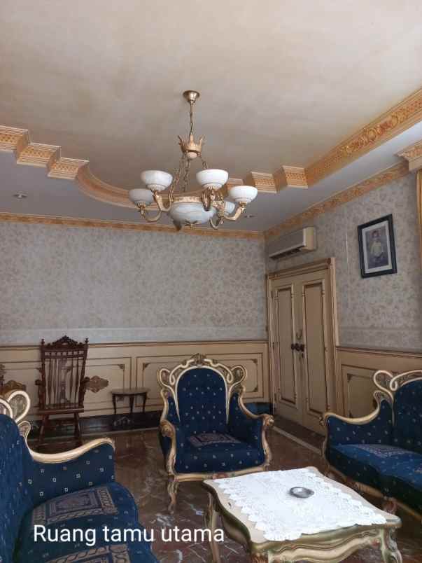 dijual rumah kayu putih