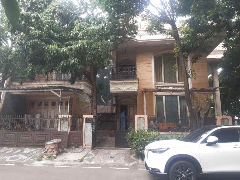 dijual rumah kayu putih