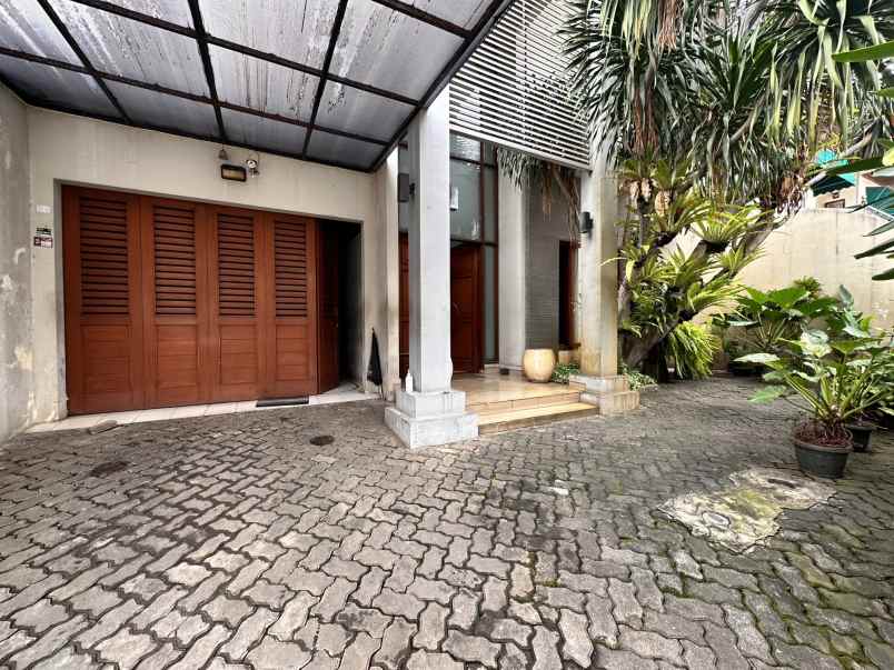 dijual rumah kebayoran baru