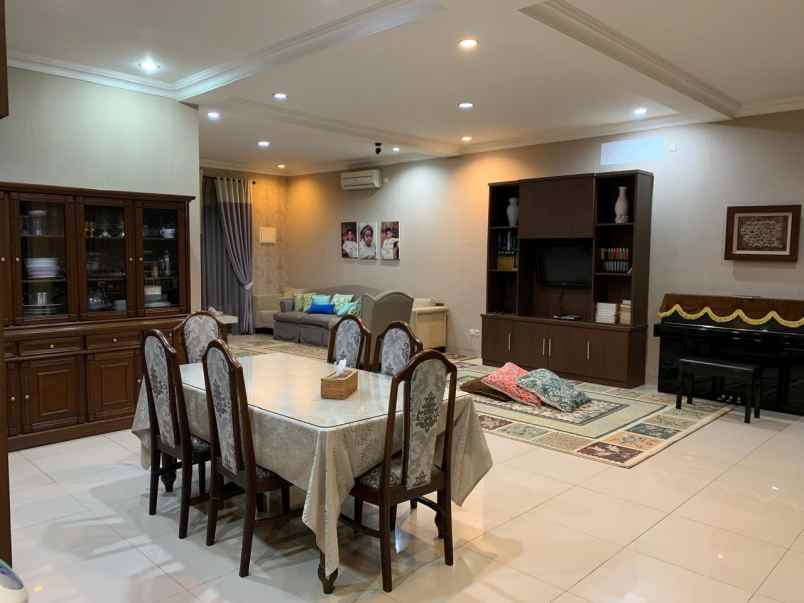 dijual rumah kebon kacang selangkah
