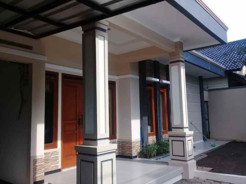 dijual rumah kel sariwangi kec