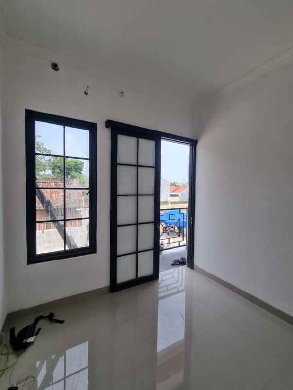 dijual rumah kel tanah baru kec beji