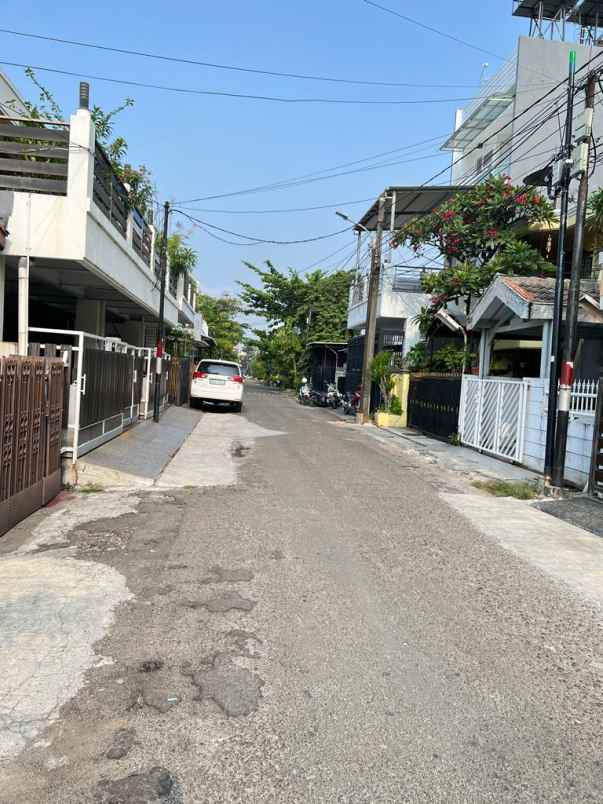 dijual rumah kelapa gading