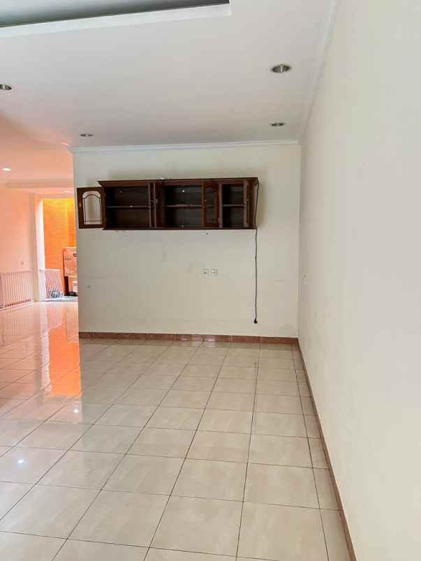 dijual rumah kelapa gading