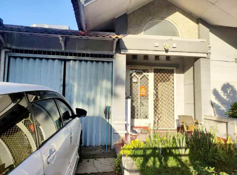 dijual rumah kencana loka
