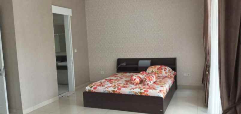 dijual rumah komp sherwood garden