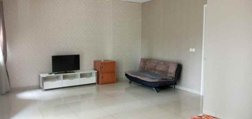 dijual rumah komp sherwood garden