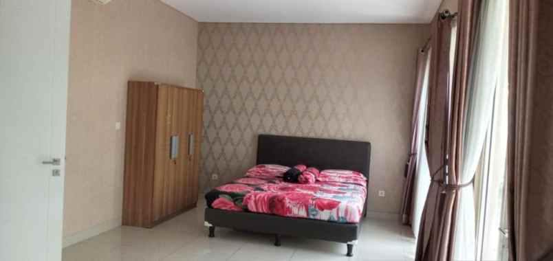 dijual rumah komp sherwood garden