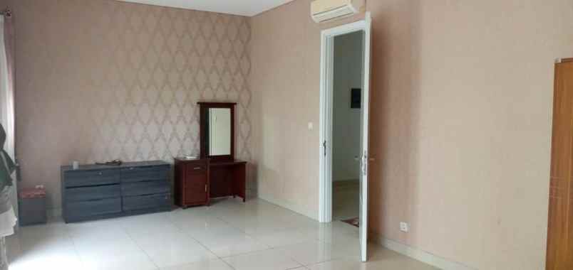 dijual rumah komp sherwood garden