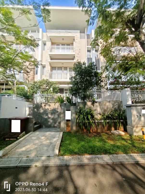 dijual rumah komp sherwood garden