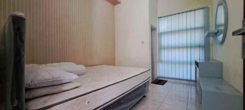 dijual rumah komp villa istana bunga