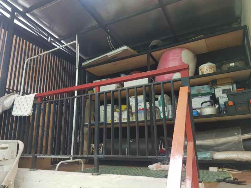 dijual rumah komplek awani