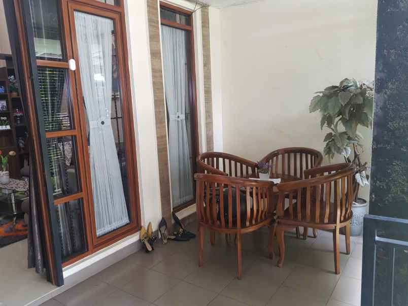 dijual rumah komplek awani