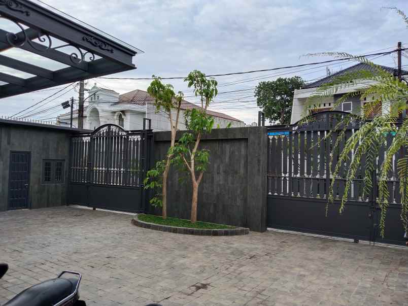 dijual rumah komplek billymoon pondok