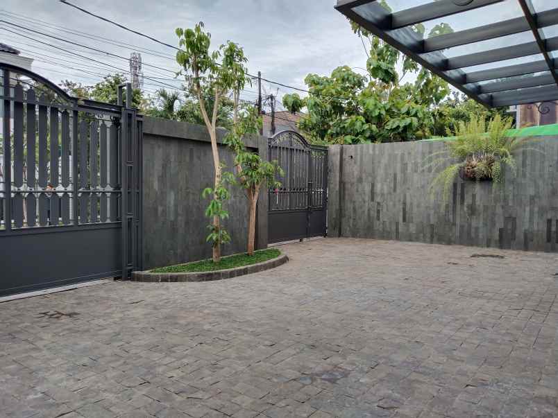 dijual rumah komplek billymoon pondok
