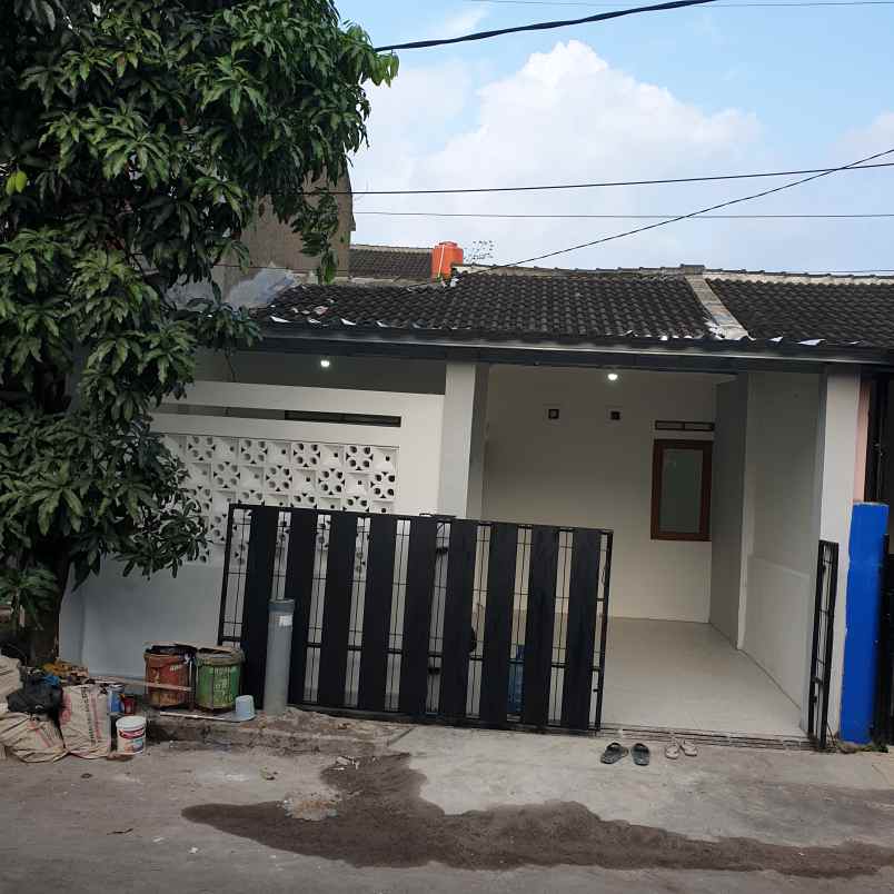 dijual rumah komplek cempaka arum