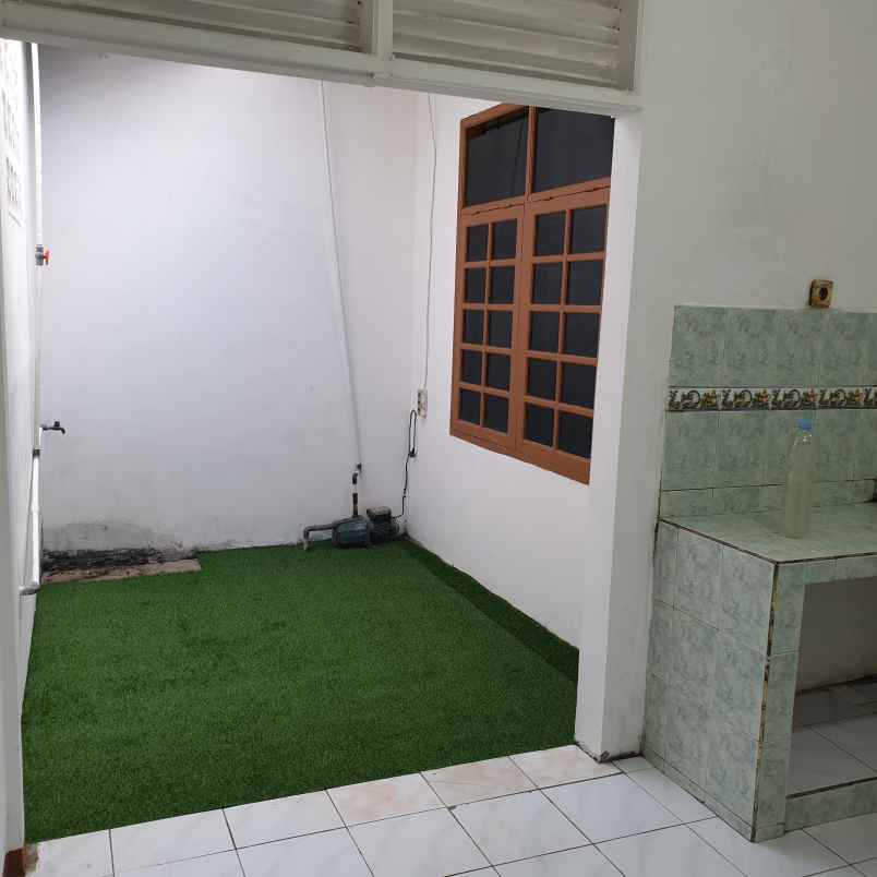 dijual rumah komplek cempaka arum