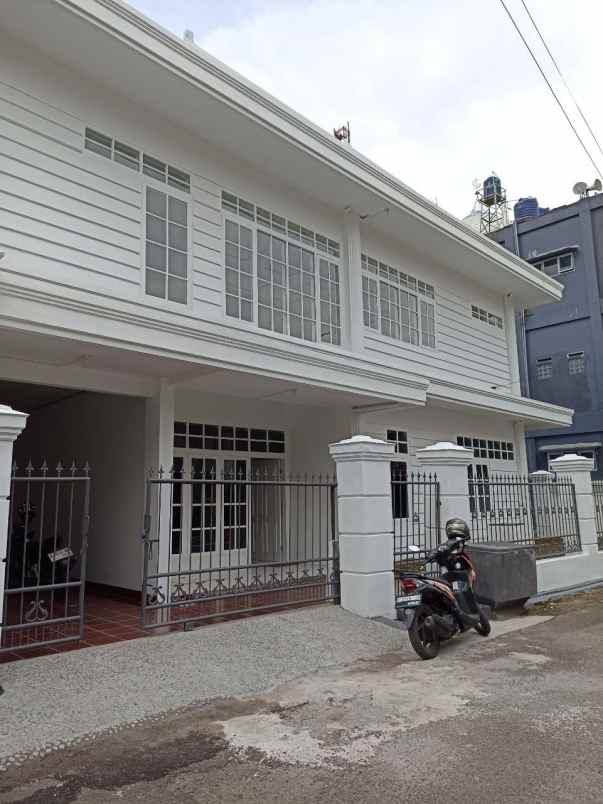 dijual rumah komplek guruminda