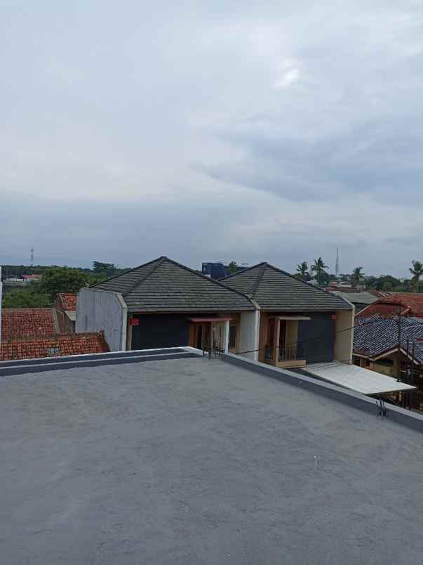 dijual rumah komplek guruminda