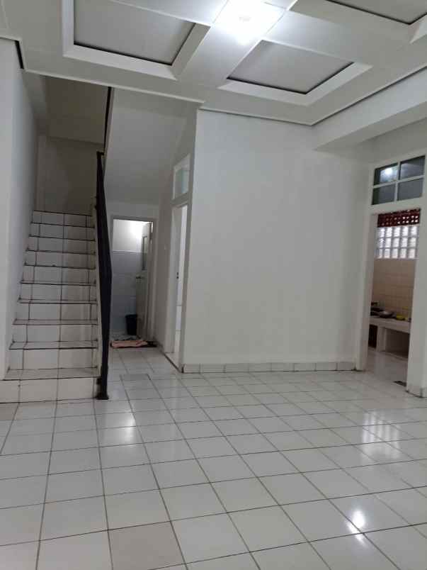 dijual rumah komplek guruminda