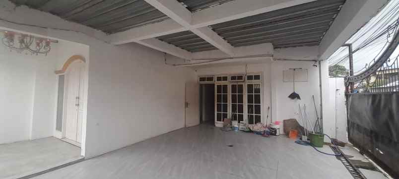 dijual rumah komplek kembang larangan