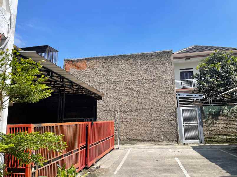 dijual rumah komplek kinagara regency