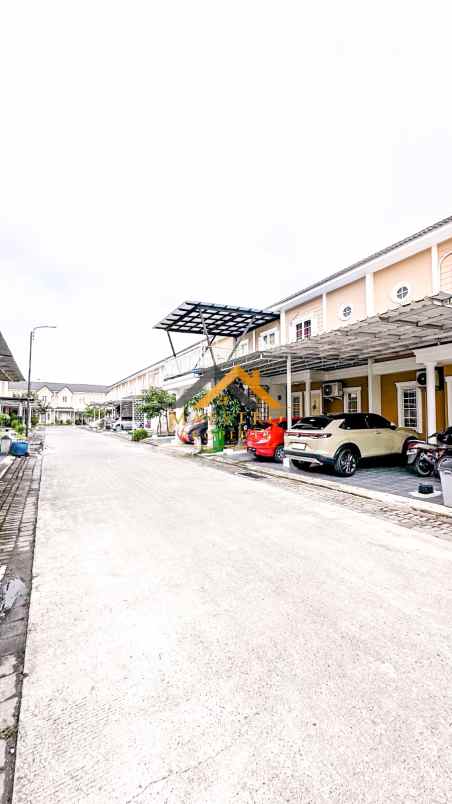 dijual rumah komplek medan resort city