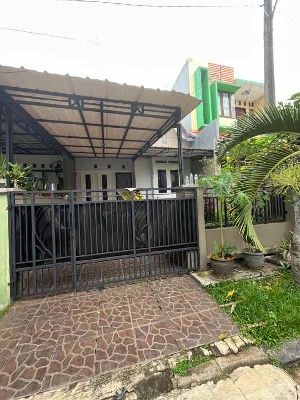 dijual rumah komplek mewah vila dago