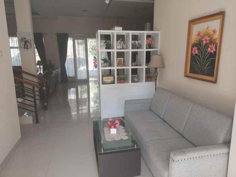 dijual rumah komplek royal view kel